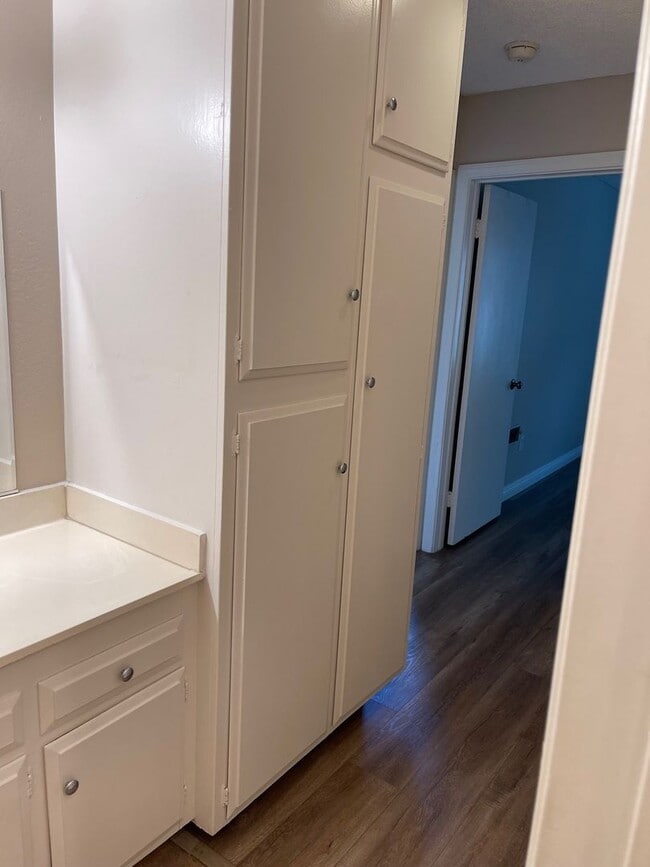 Building Photo - 1 Bed 1 bath Ground floor Condo by South C...