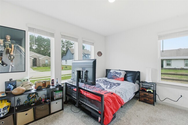 Building Photo - 130 Lk Wy Cir