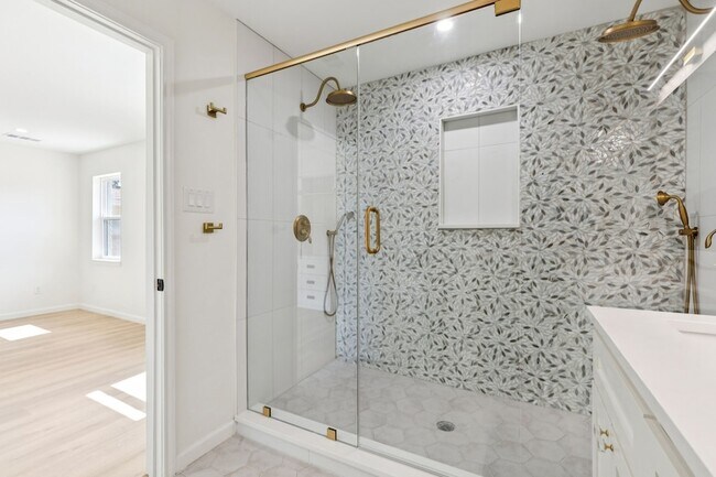 Building Photo - 8566 Sweetwood Dr