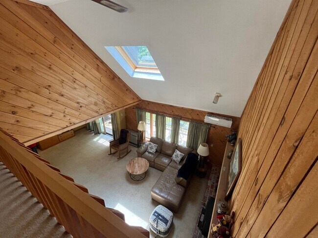 Building Photo - 35 Woodland Pines Rd