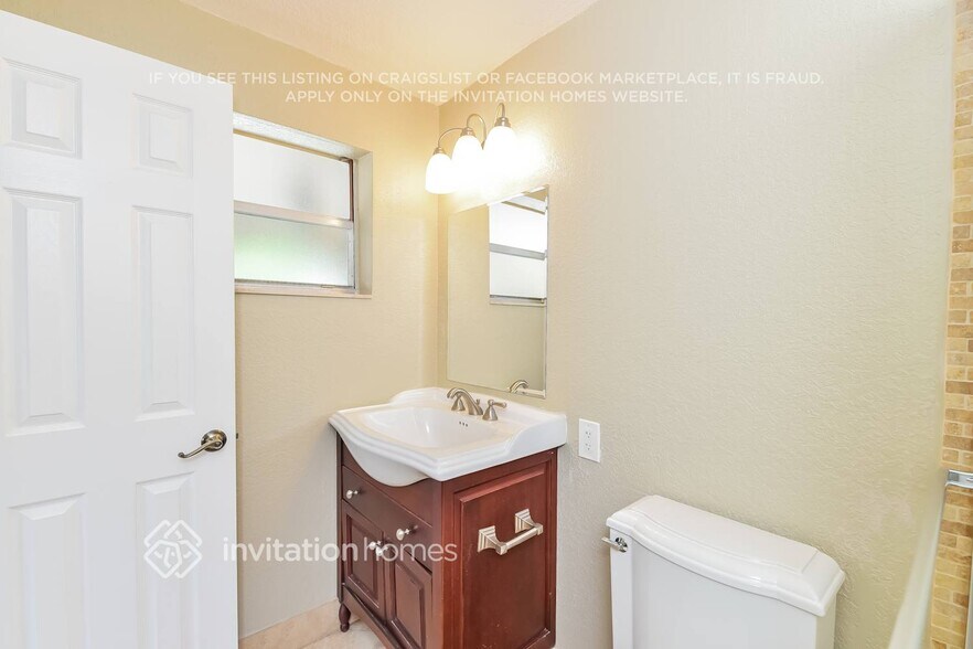 Building Photo - 3220 SW 118th Ct