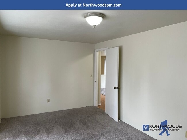 Building Photo - Beautiful Butte Creek View-3 Bedroom 2 Bat...