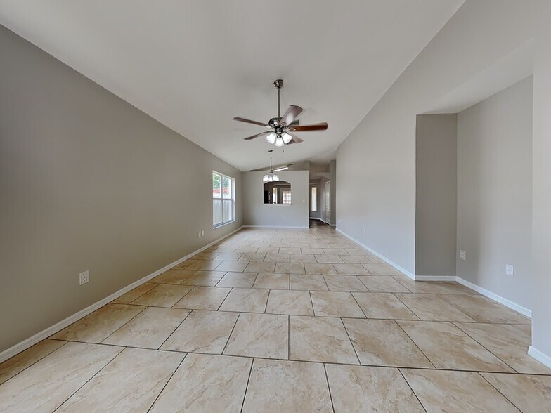 Building Photo - 430 Maple Pointe Dr