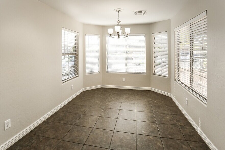 Building Photo - 2709 N 107th Dr