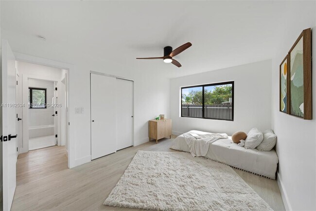 Building Photo - 1305 N 31st Rd