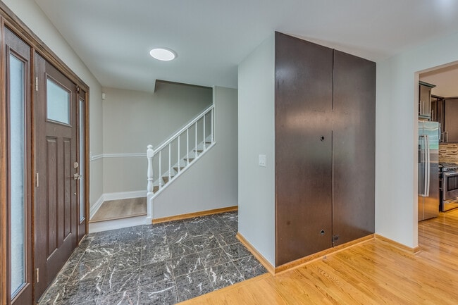 Building Photo - 912 Bedford Ct