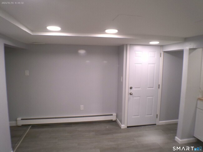 Building Photo - 114-116 Laurel Pl