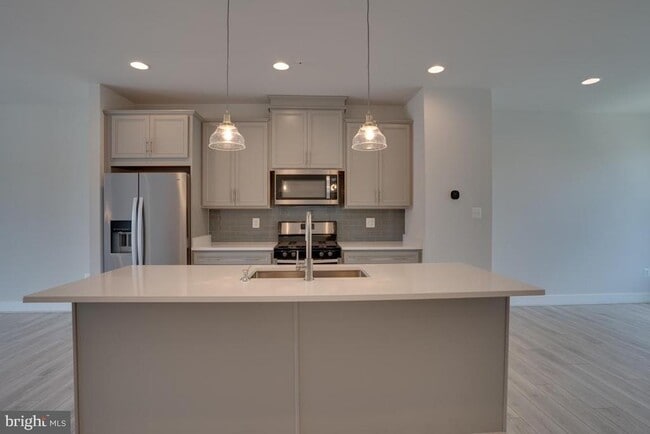 Building Photo - 5102 Oakmoore Dr