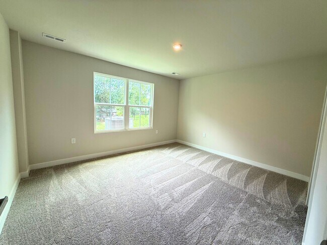 Building Photo - 118 Rhodell Ln
