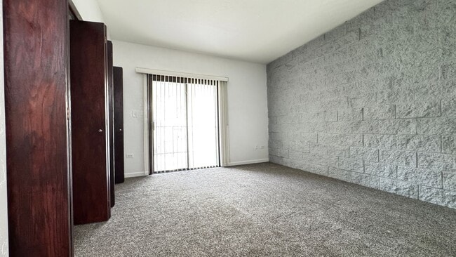 Building Photo - Eastside (Golf Links and Pantano) spacious 2nd floor 2 bed, 2 bath condo!