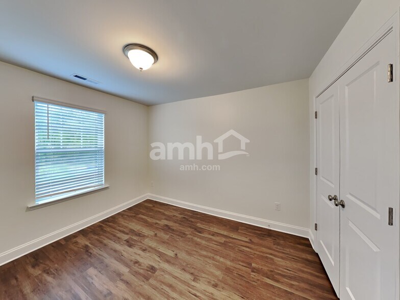 Building Photo - 9130 Henley Ave