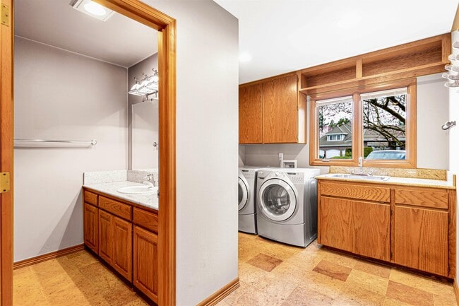 Building Photo - 5811 124th Ct NE