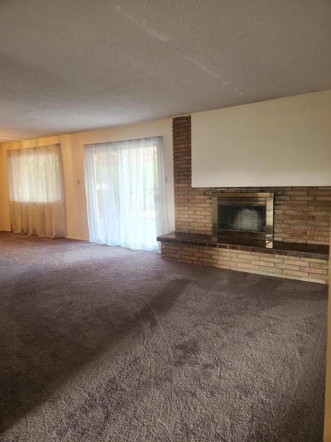 Building Photo - 8509 Bellehaven Pl NE