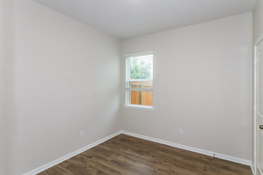 Building Photo - 206 Emma Rose Dr