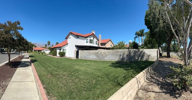 Building Photo - Beautiful 4 Bedroom, 3 Bathroom Home in Redlands