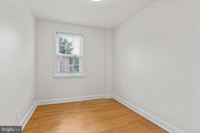 Building Photo - 324 Small Ct