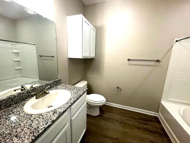 Building Photo - 300 Willow Grv Wy