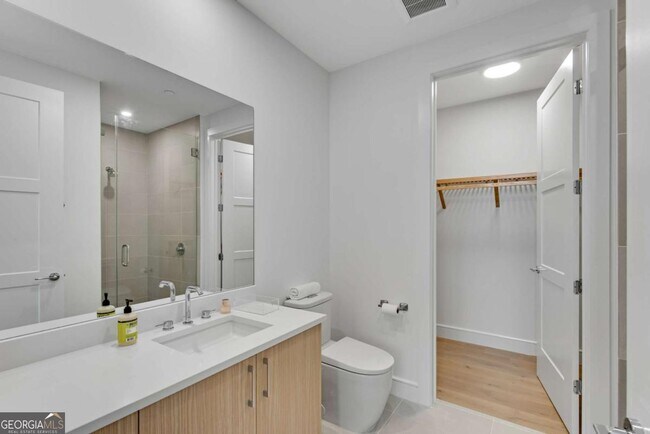 Building Photo - 2425 Peachtree Rd NE