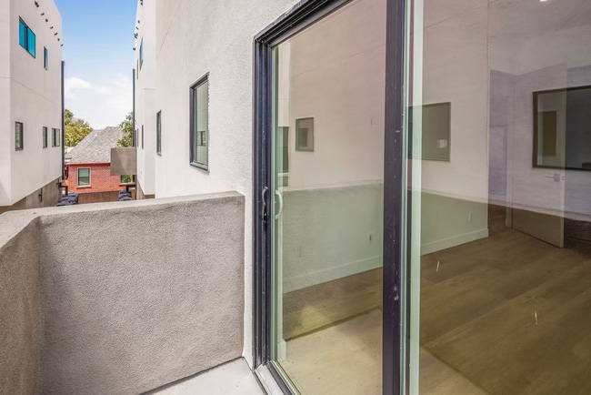 Building Photo - 11010 Hortense St