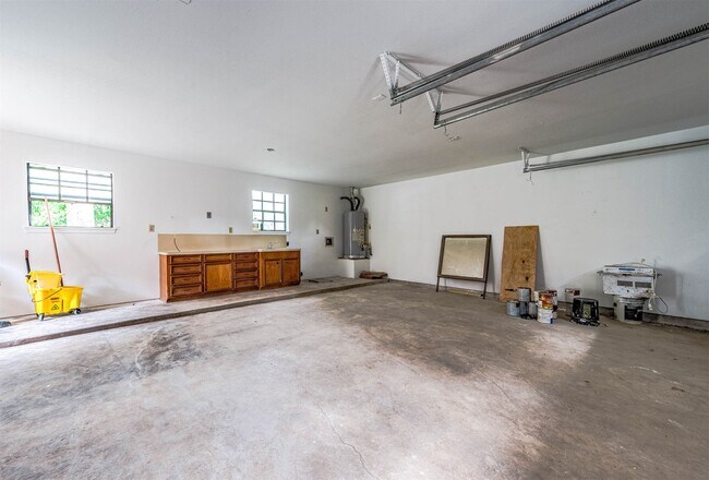 Building Photo - 2245 N Austin Ave