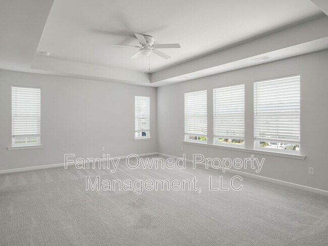 Building Photo - 2048 Longhorn Ln