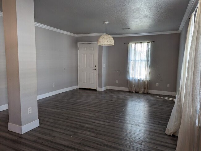 Building Photo - Adorable 3 BD 1 BA House 5 Min to Downtown Springdale