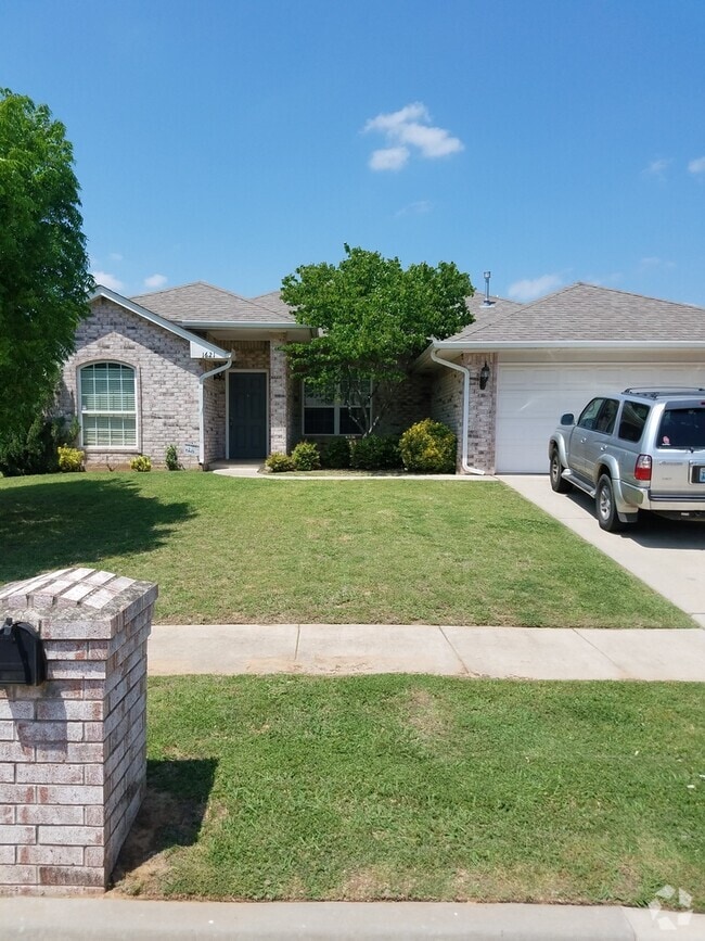 Building Photo - Beautiful 4 bed, 4.5 bath, 2 car garage ho...