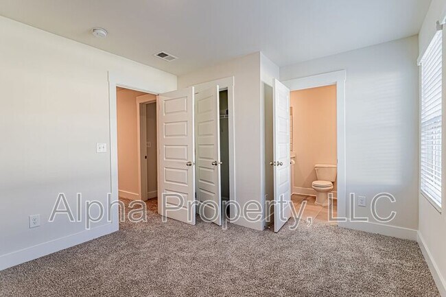 Building Photo - 47 Centimeters Dr