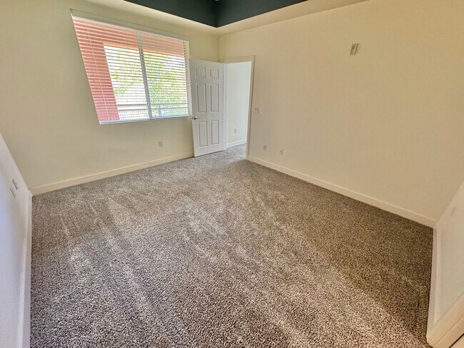 Building Photo - Guard-Gated spacious 2-Bedroom Condo Near the Las Vegas Strip