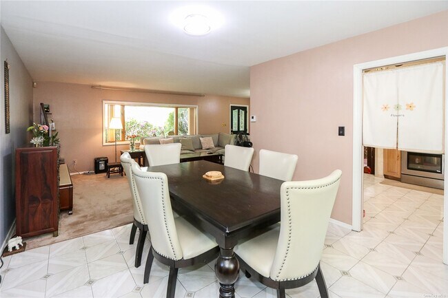 Building Photo - 98 Bayberry Ave