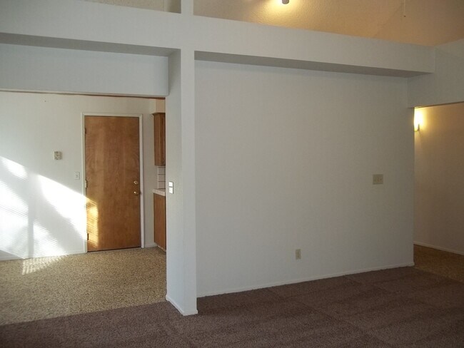 Building Photo - West Clovis location,  potential Buchanan ...