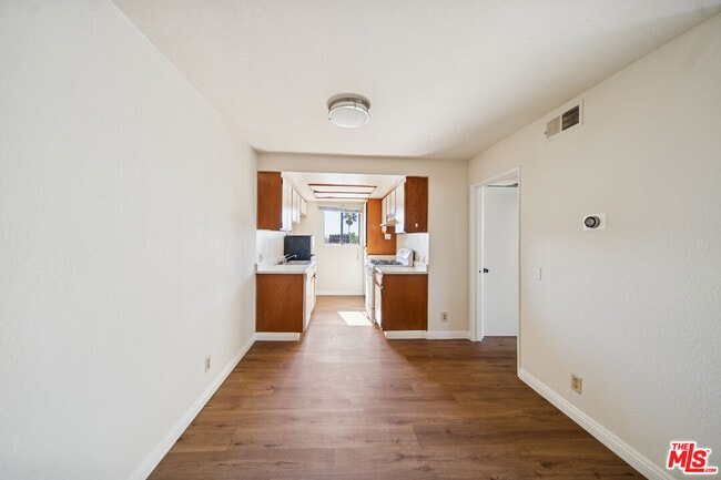 Building Photo - 1519 N Martel Ave