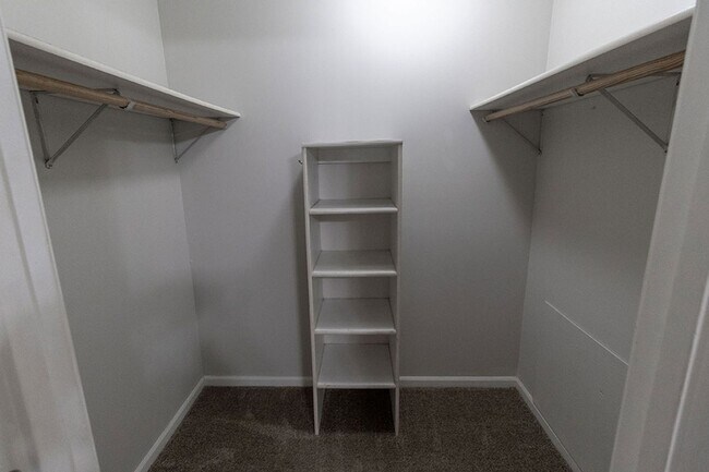 Building Photo - 5567-5569 Pinehurst Ln.