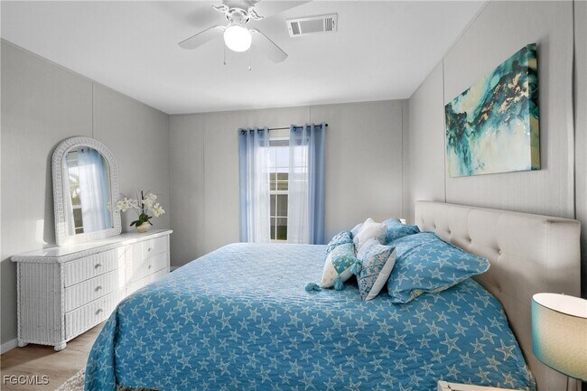 Building Photo - 1747 Beverly Dr