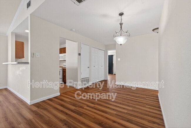 Building Photo - 609 Oak Park Dr