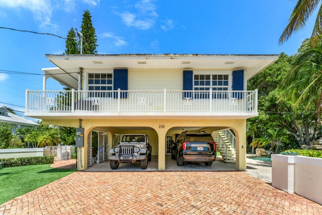 Building Photo - 235 W Seaview Cir