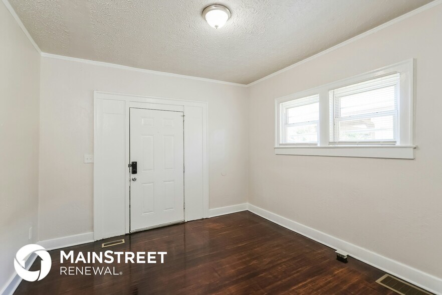 Building Photo - 110 S 41st St
