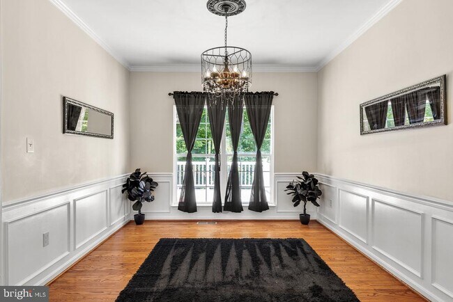 Building Photo - 9201 Golf Ct