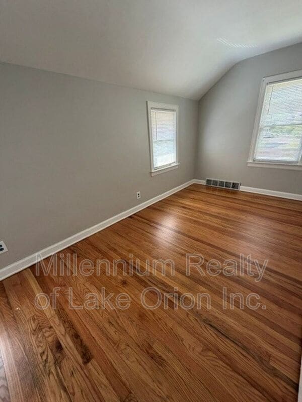 Building Photo - 27 Sylvan Ct