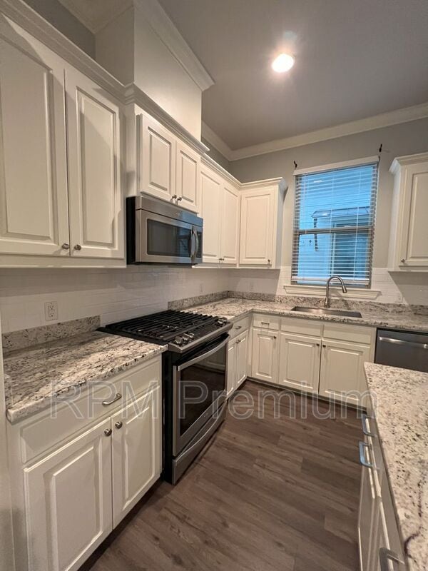 Building Photo - 2353 Orpine Ave