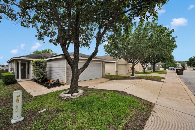 Building Photo - Charming 3 Bedroom Home in Bulverde Village – Prime Location!