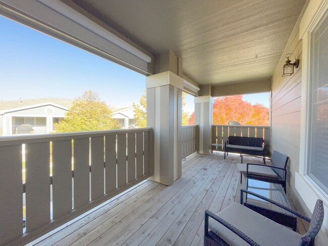 Building Photo - Broomfield! 3 bedroom Townhome! Golf Cours...