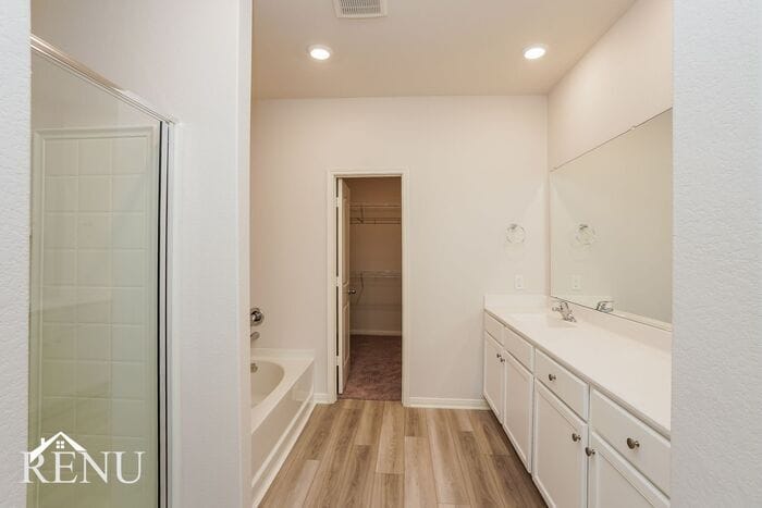 Building Photo - 10422 Sweetwater Creek Dr