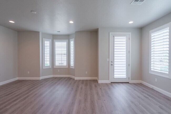 Building Photo - Newer Home in Prime Location with Spacious Layout & Two Living Areas