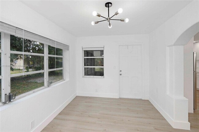 Building Photo - 610 NW 38th Ct