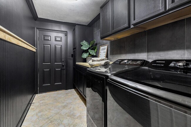 Building Photo - 3175 Border Creek Dr