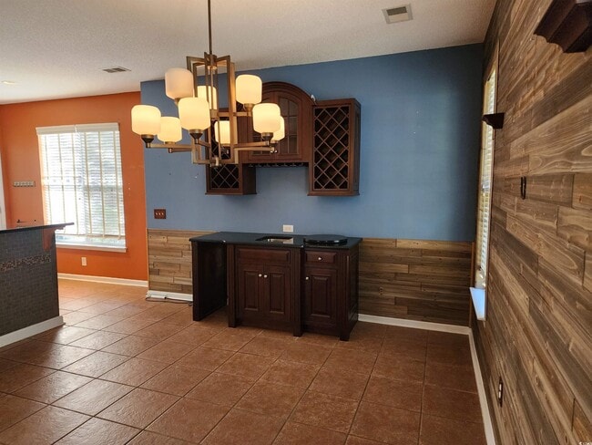 Building Photo - 2360 Clandon Dr