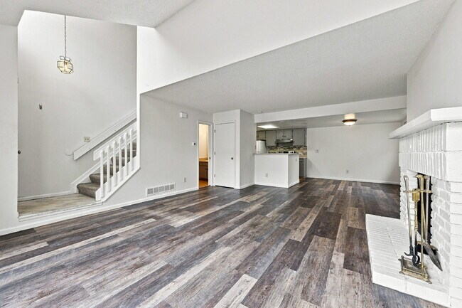 Building Photo - $2,395.95 - 2 Bed, 2.5 Bath Garden Unit in Aurora with Central AC and In Unit Laundry!