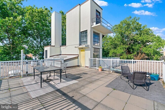 Building Photo - 3901 Tunlaw Rd NW