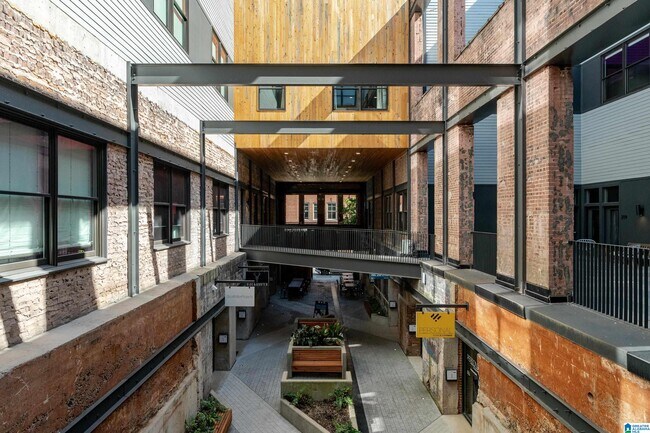 Building Photo - 2212 1st Ave N